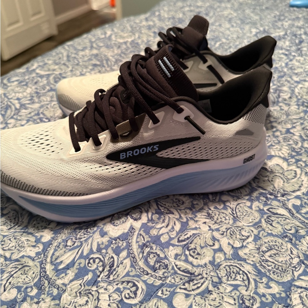 Brooks ghost 18 hardly worn men’s size 9